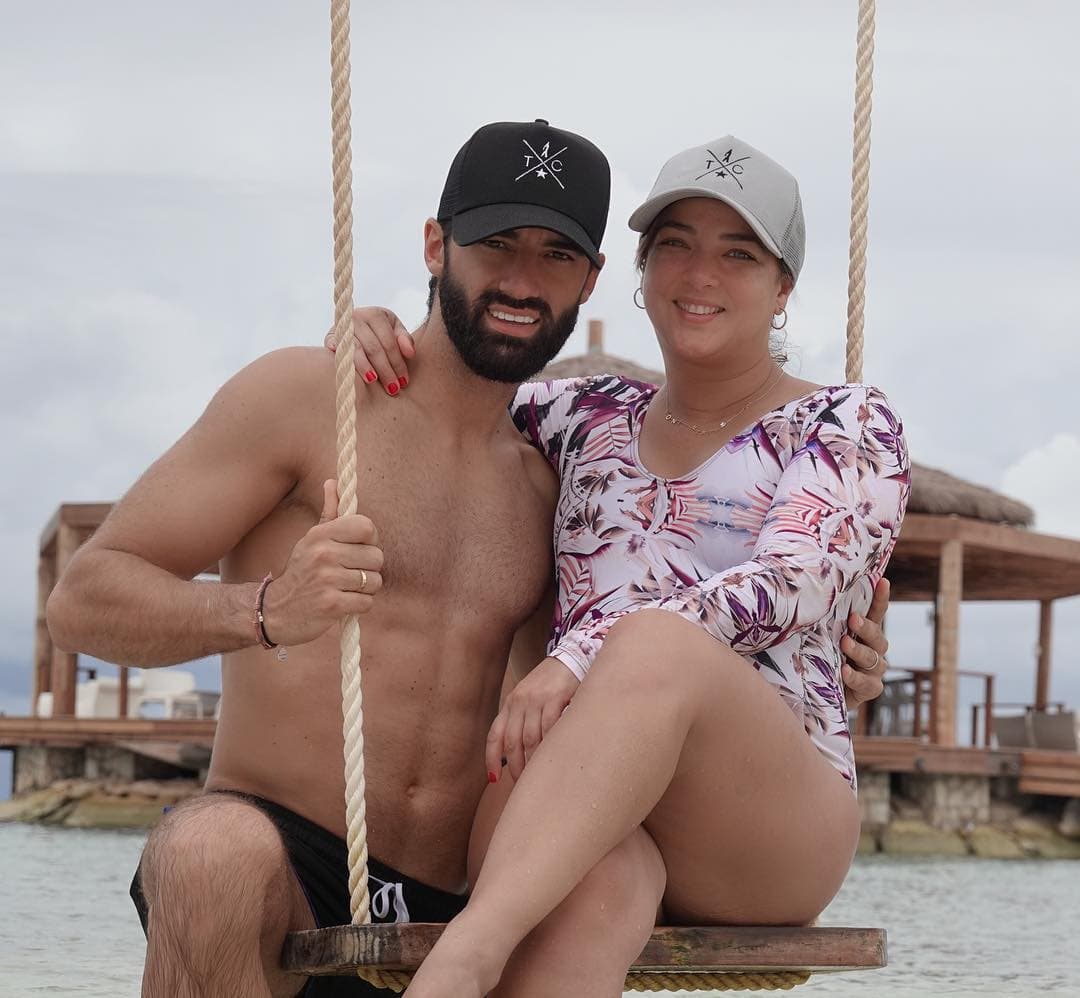 Pareja de Adamari López responde con contundente mensaje a quienes lo llaman “mantenido”