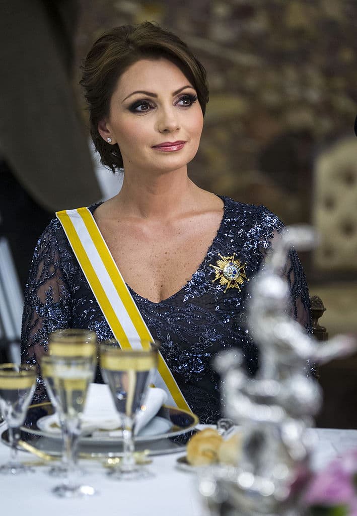 Angélica Rivera se convierte en maestra antes de regresar a la televisión y su hija la exhibe