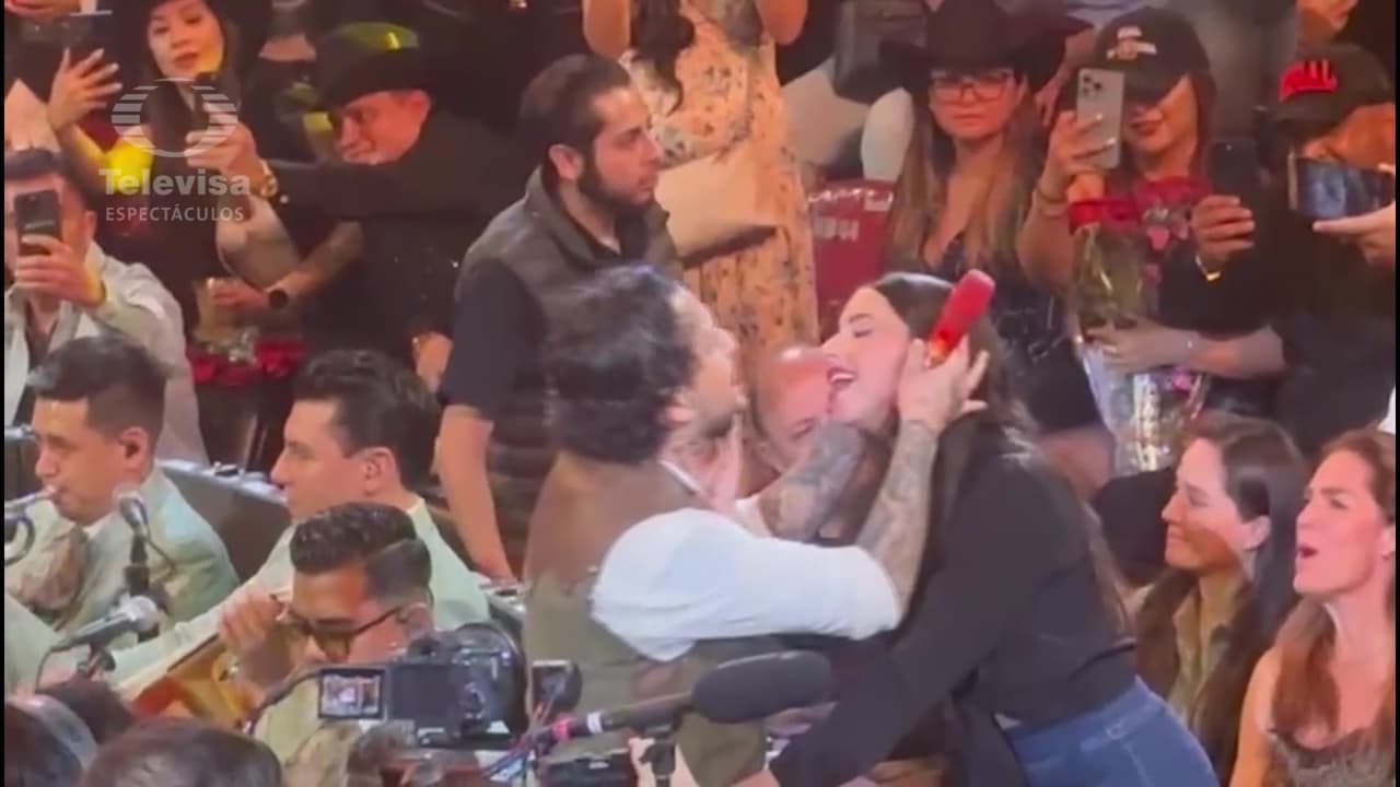 Christian Nodal derrocha amor por Ángela Aguilar: Te contamos