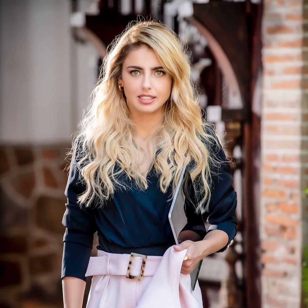 Michelle Renaud impacta con sus looks en La Herencia.