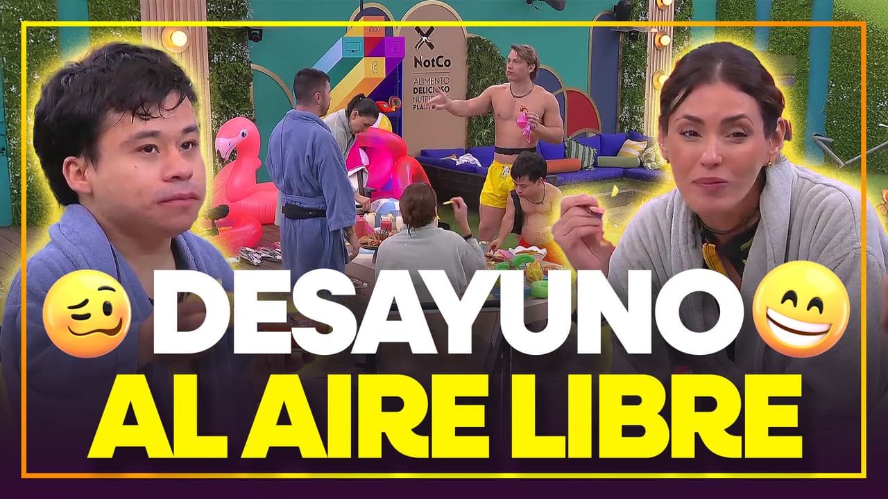 Los habitantes disfrutan de un delicioso desayuno en el patio