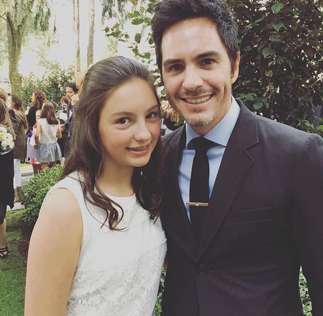 Esta estrecha relación se demuestra en las redes sociales de Ochmann, quien suele compartir imágenes de ambos en su cuenta oficial de Instagram.