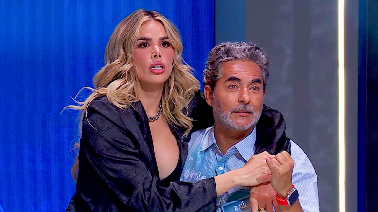Raúl Araiza por poco besa a Marie Claire para reanimarla | Cash: El Peso del Dinero
