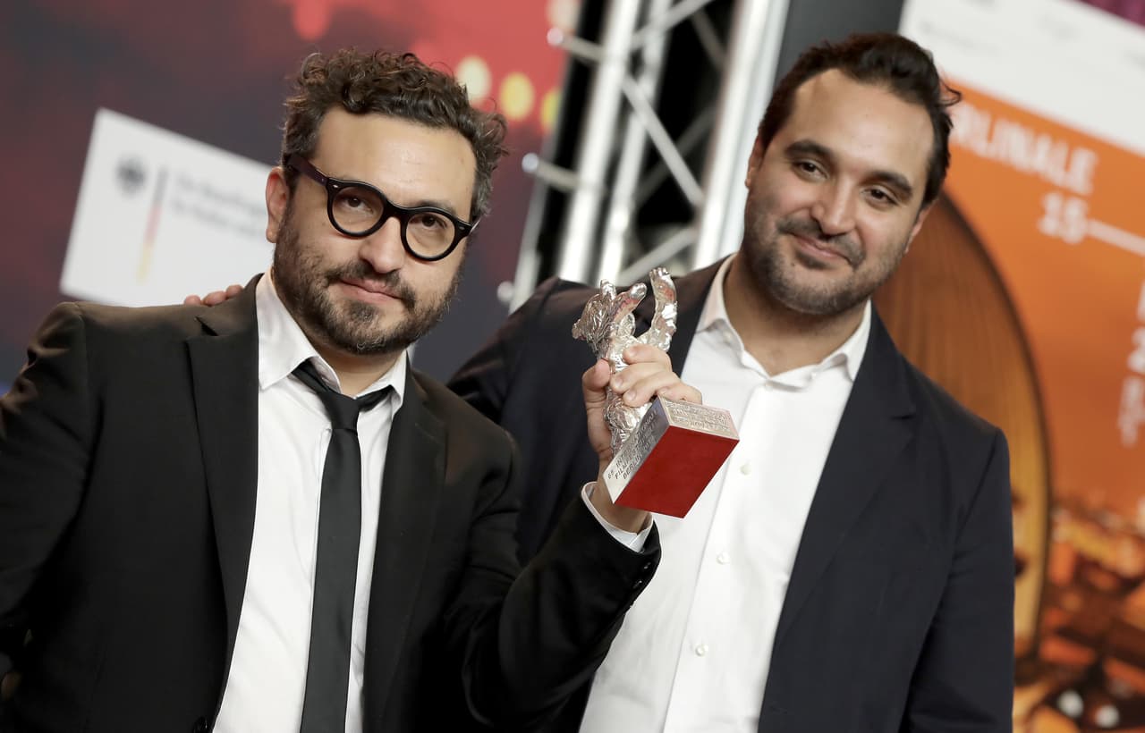 Berlin, Germany. 24th Feb, 2018. 24 February 2018, Germany, Berlin, Award Ceremony, Berlinale Palace: Manuel Alcala and Alonso Ruizpalacios receive the Silver Bear for Best Screenplay for their film "Museum". Credit: Jörg Carstensen/dpa/Alamy Live News
