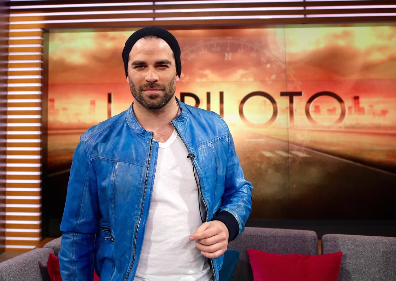 En 2017, Alejandro encarnó a ‘Óscar Lucio’ en la serie ‘La Piloto’ en donde destacó una forma diferente de hacer televisión. “Es un proyecto donde el lenguaje es diferente, el color, no hay foros, es todo en locaciones”, dijo a 'Un nuevo día'.