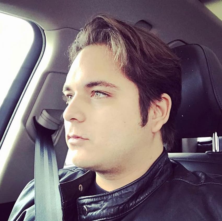 A dos décadas de que se emitió ‘Cómplices al rescate’, Fabián sigue inmerso en el mundo artístico, pero tras bambalinas, ya que se enfocó en la parte de producción y dirección, dejando en el pasado su fama como galán de telenovelas, además dio clases de actuación.