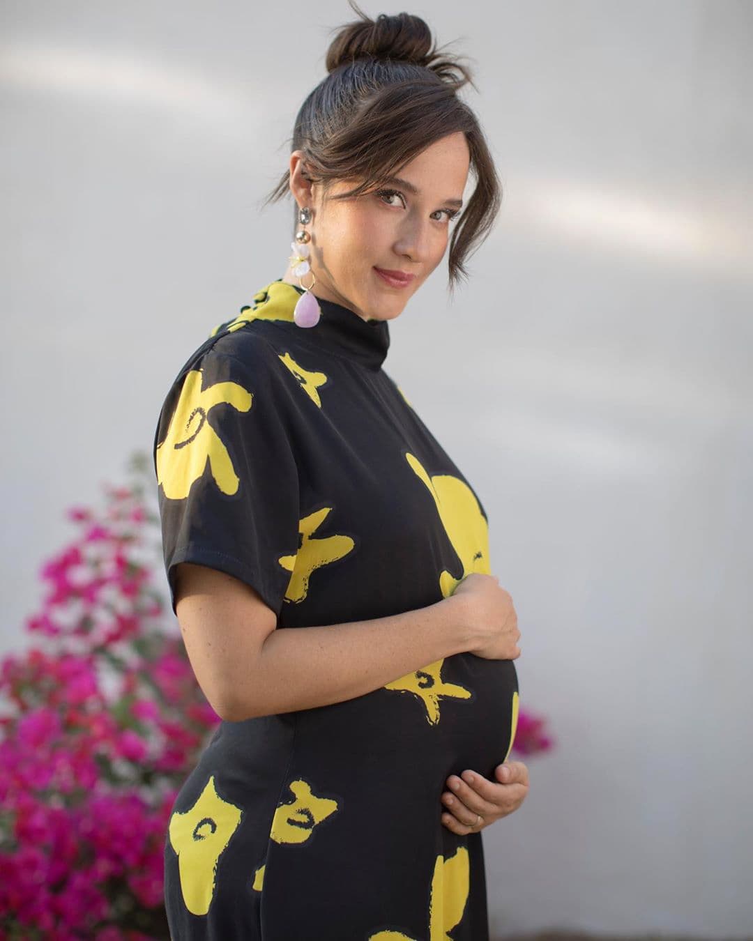 Ximena Sariñana, quien suele ser muy discreta con su vida sentimental, anunció su segundo embarazo el 30 de abril. “Feliz día del nin@ a tod@s l@s nin@s y a l@s que vienen en camino. #UnaVezmás”, escribió en Instagram.