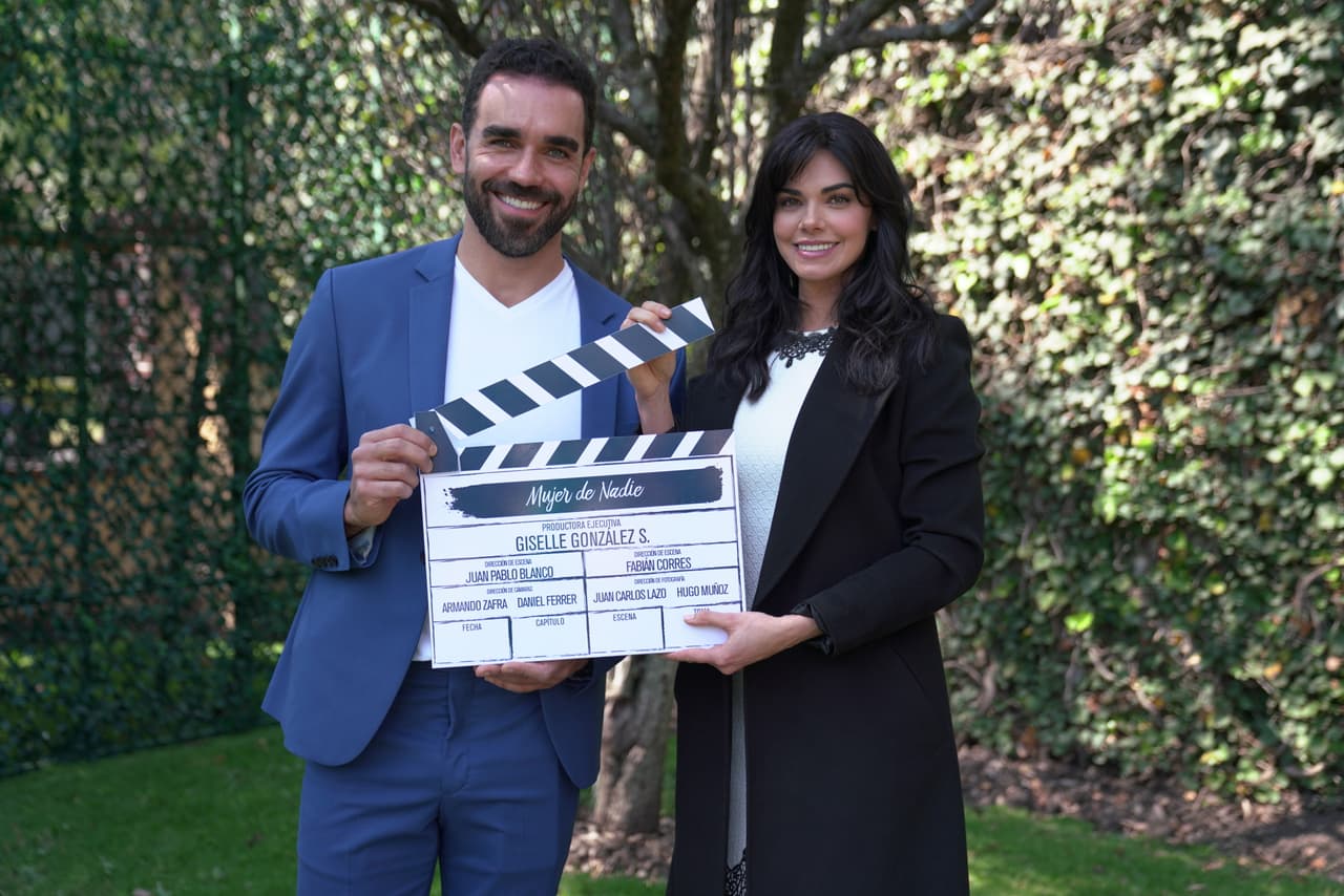 Marcus Ornellas y Livia Brito dieron el claquetazo oficial del arranque de grabaciones de 'Mujer de nadie', título tentativo de la nueva producción de Giselle González.