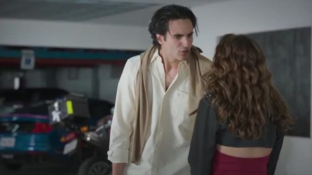 Saúl descubre los robos de Julia y la humilla en público