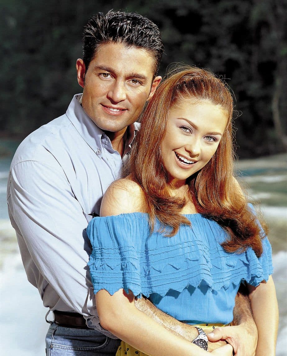 En el 2000, estelarizó la telenovela ‘Abrázame muy fuerte’ junto a Aracely Arámbula, con quien lo ligaron sentimentalmente, pero ninguno de los dos confirmó o negó la información.
