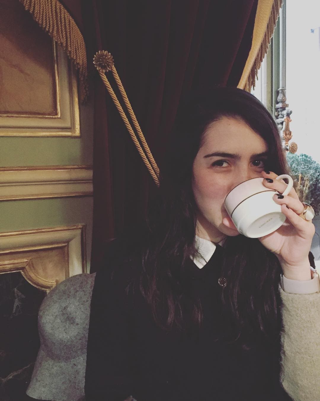 Actualmente, Daniela tiene 32 años y está totalmente alejada del medio artístico, sin embargo, mantiene contacto con algunos de sus compañeros de ‘Amigos x Siempre’ como Naidelyn Navarrete, quien la sigue en Instagram.
