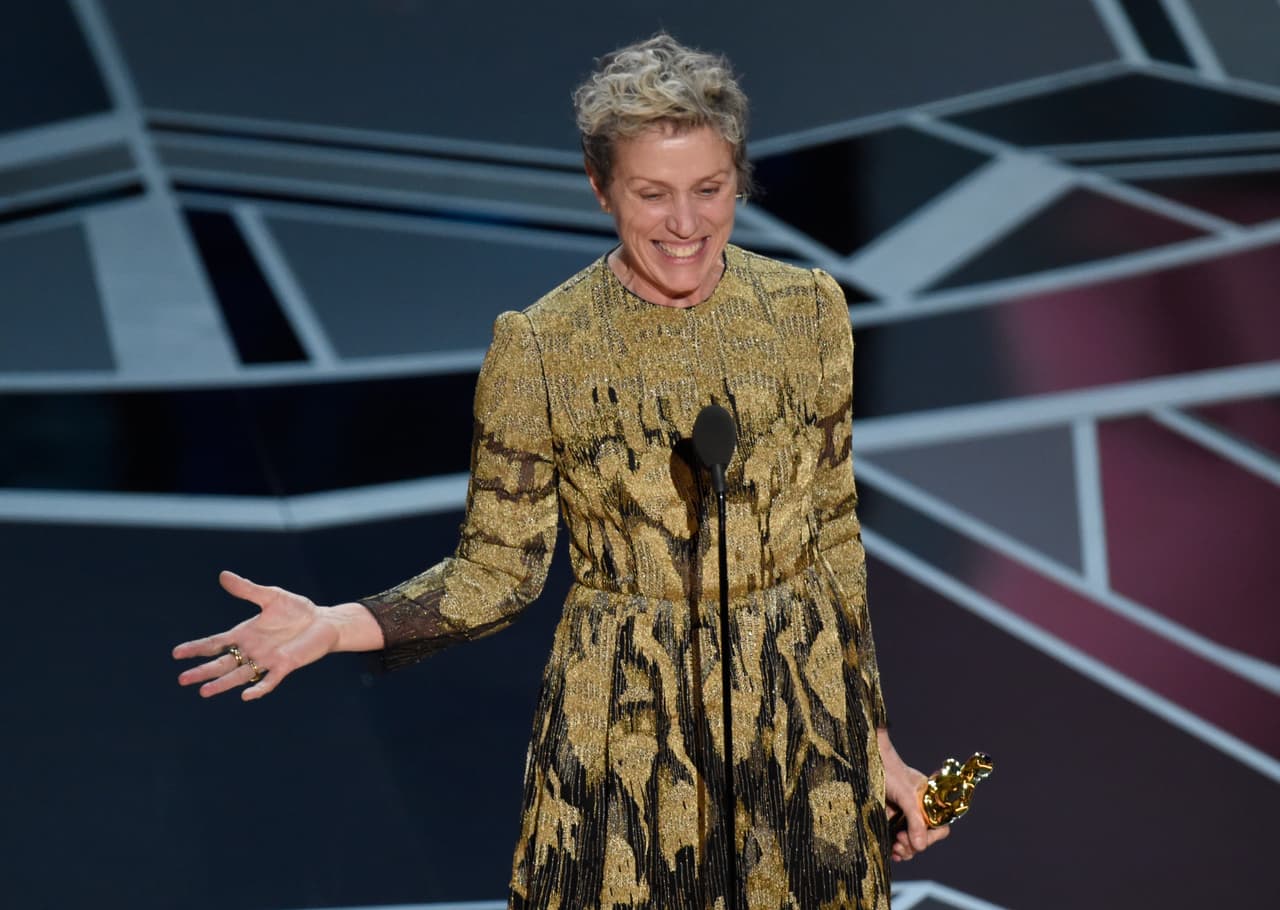 Frances McDormand se coronó como la ‘Mejor actriz’ por ‘Tres anuncios por un crimen’ y resaltó el poder de las mujeres pidiendo inclusión de género.