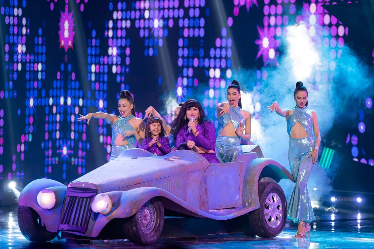 Mariana Echeverría se convierte en Selena Quintanilla e impacta con su parecido