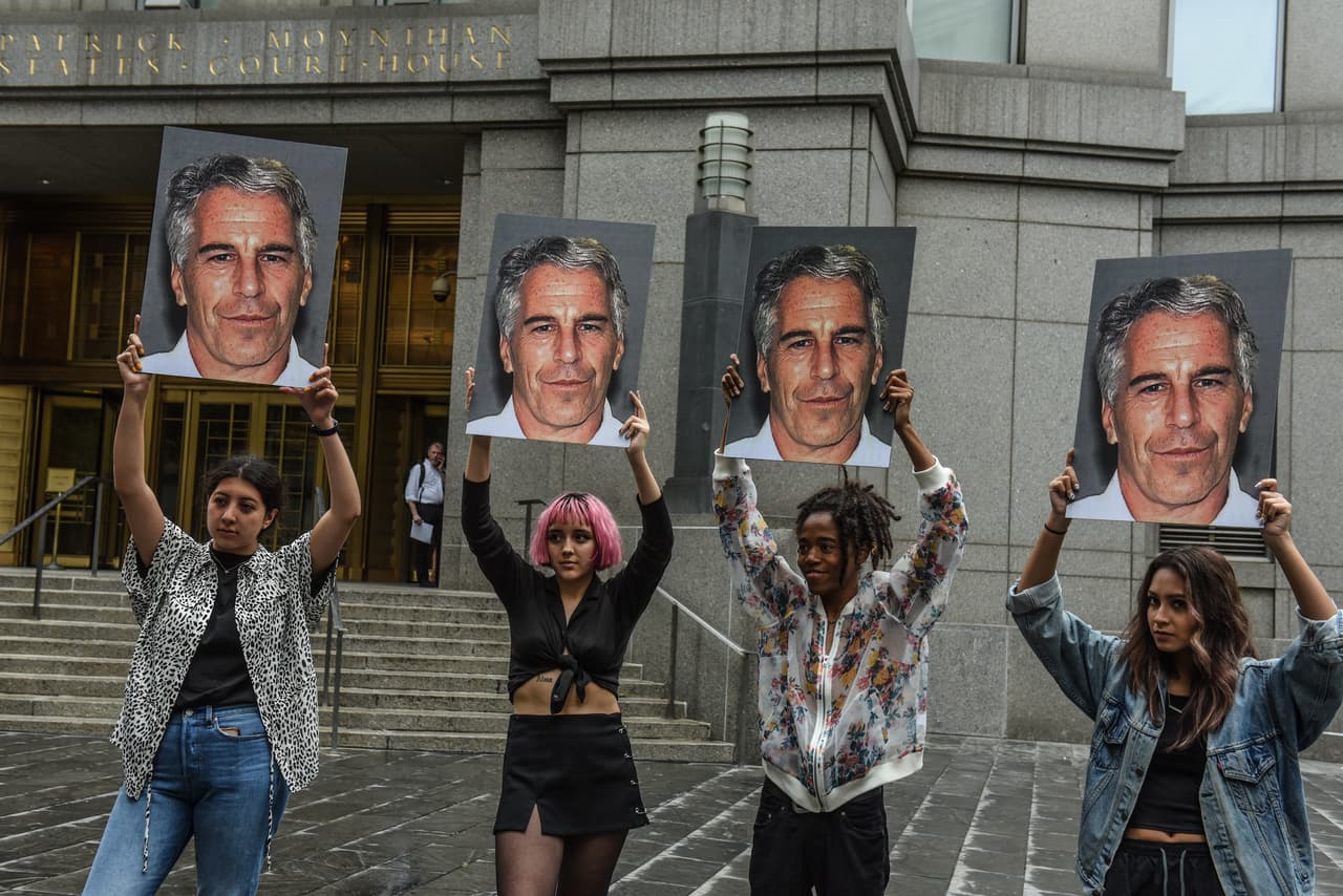 Cómo los archivos secretos de Jeffrey Epstein están fracturando las bases de Trump  

