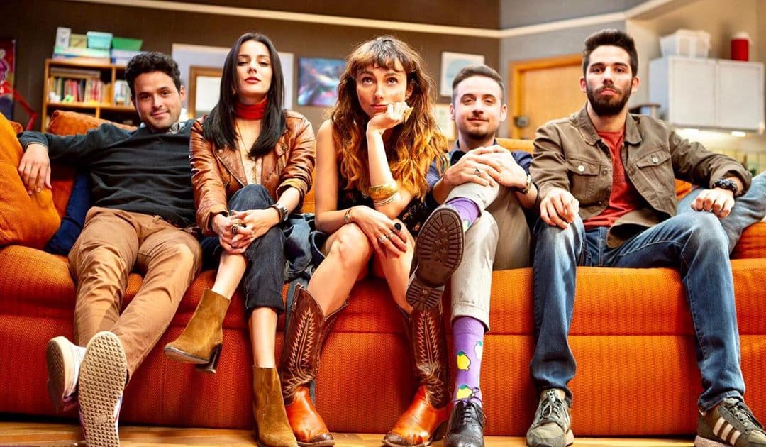 Aunque hasta el momento ninguno de los dos ha desmentido los rumores, que circulan desde el pasado mes de abril, es importante mencionar que los actores se conocieron durante las grabaciones de la serie “Ninis”, proyecto televisivo en el que comparten créditos con Jesús Zavala, Ruy Senderos y Oka Giner.