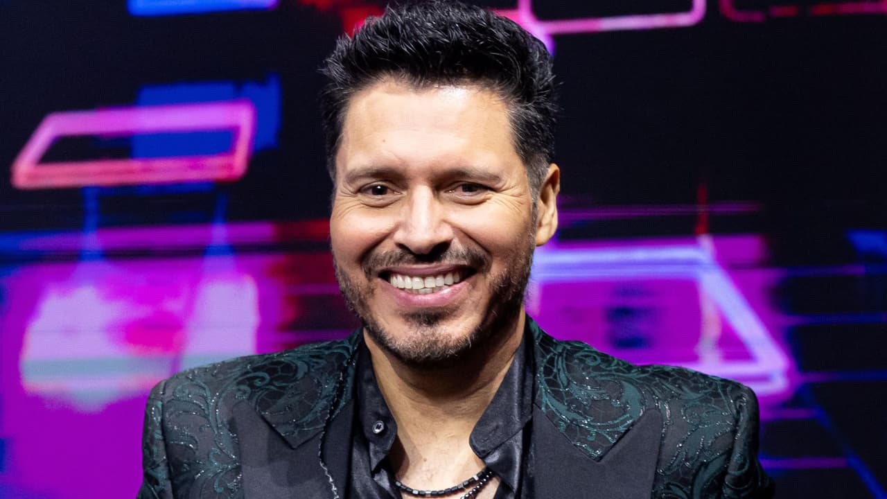 Walo Silvas presume el regalo que le dio Alex Fernández en Juego de Voces 2026
