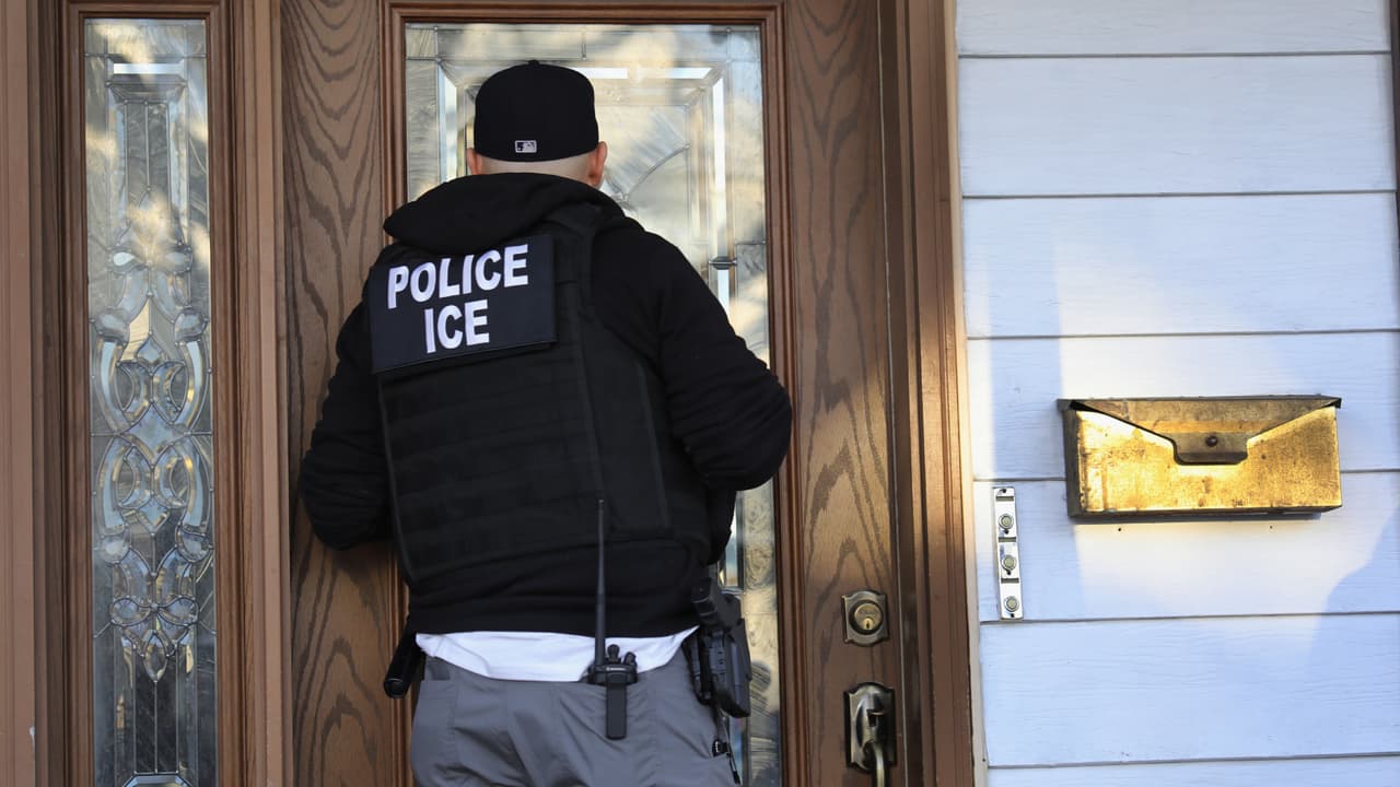 Ofrecen ayuda a trabajadores inmigrantes ante posible aumento de operativos tras orden de Trump