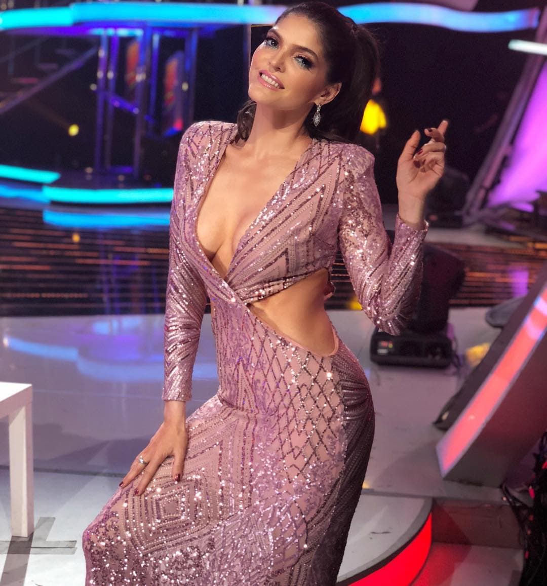 Ana Bárbara publica foto con su padre y causa furor en las redes