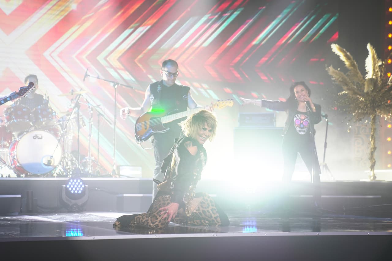 Alejandra Guzmán encendió el escenario con su música.