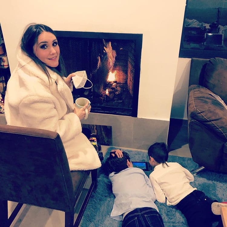 Mientras que semanas después, en medio de las celebraciones de Año Nuevo, compartió imágenes de Dulce María y sus hijos, dejando al descubierto la excelente relación que hay entre ellos.
