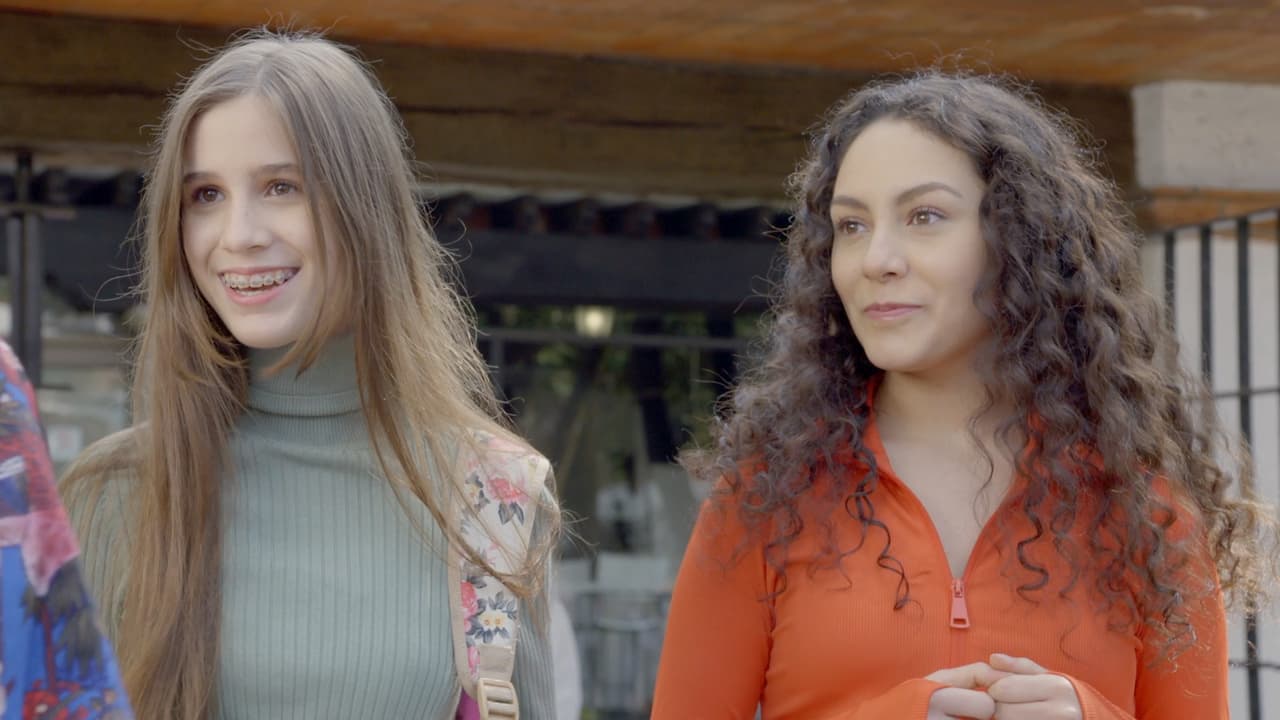 La Rosa de Guadalupe: Paola y Valentina pasan la noche fuera de casa y desaparecen