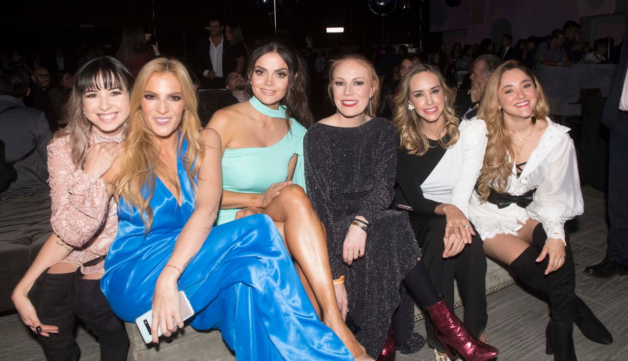 Fátima Torre, Angie Taddei, Marisol González, Daniela Magún, Oli Peralta y Sherlyn estuvieron muy atentas a las presentaciones de los comediantes Álex Fernández y Daniel Sosa.