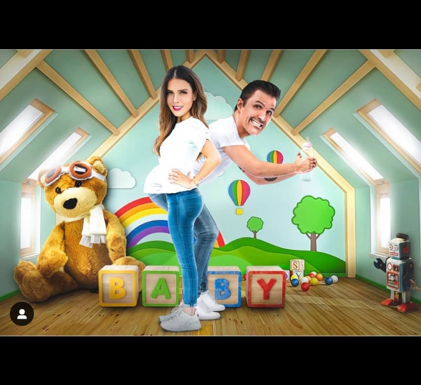 “Te estamos esperando con todo el amor de una pareja que se ha construido con los cimientos más sólidos y un hogar lleno de amor que tiene tanto para darte. Más felices no podemos estar por tu llegada, aquí nos estamos preparando para ser siempre el mejor ejemplo”, escribió Claudia, mientras que su esposo compartió que “Solo Dios sabe lo que le hemos pedido tu llegada, y solo mi Clau y yo sabemos lo que nos hemos preparado para el día en que nos den esta bendición”.