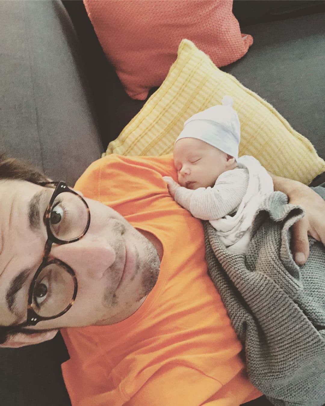 El menor de la familia Guerra Vega llegó al mundo el 20 de mayo de 2019. Los papás no pueden estar más felices, tanto que Zuria abrió un canal en YouTube para compartir consejos y vivencias sobre la maternidad.