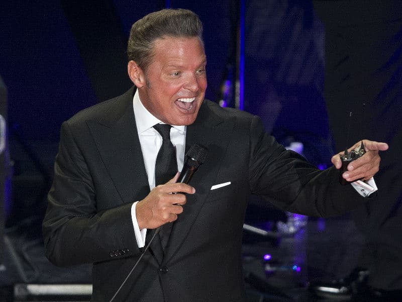 Luis Miguel cancela concierto a minutos de haber comenzado… ¡Y le llueven críticas!