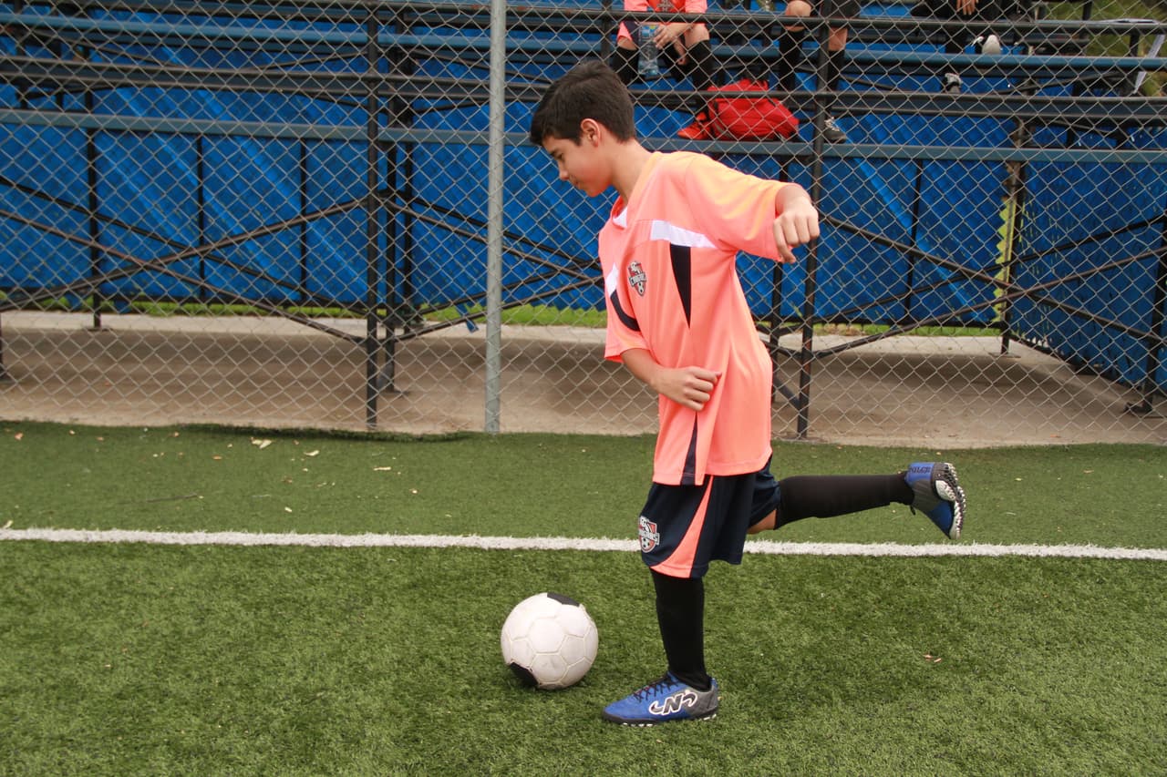 Eduardo Minett protagoniza el dicho futbolista "No hay hijo como su padre, ni padre como su hijo".