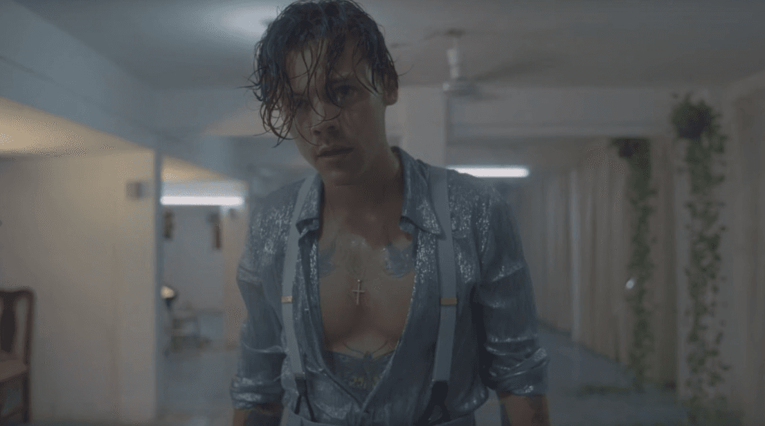 Aparecen patrullas mexicanas en el nuevo video de Harry Styles