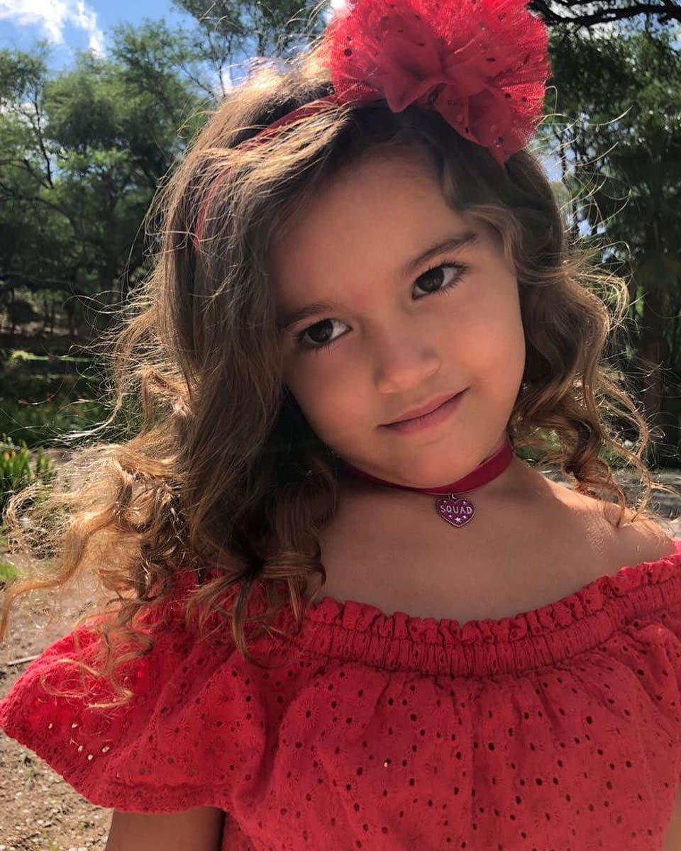 Aarón y Lola dieron la bienvenida a su hija Erin el 27 de febrero de 2013 en Rosario, Argentina, ciudad en la que nació la actriz.