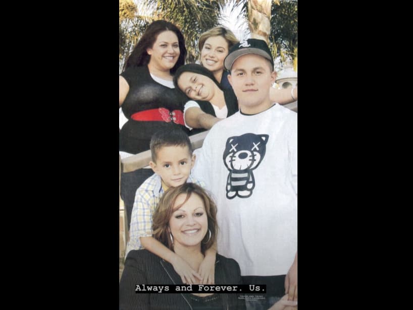 Juan Ángel comparte emotiva foto de su familia
