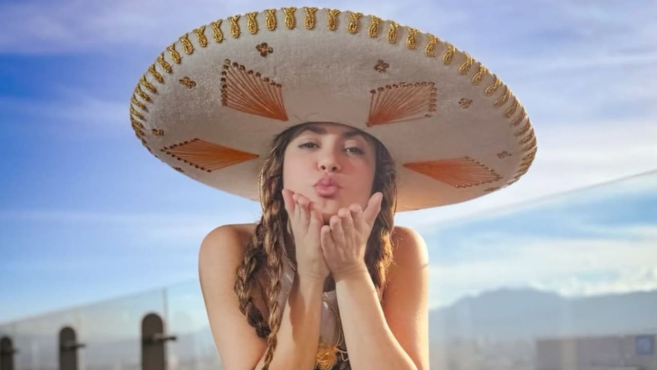 Shakira rinde homenaje a México ¡con mariachi!