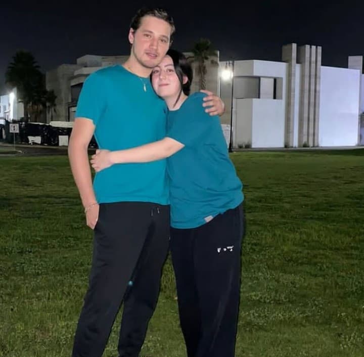 Hija de Victoria Ruffo demostró lo enamorada que está con tierna imagen junto a su novio