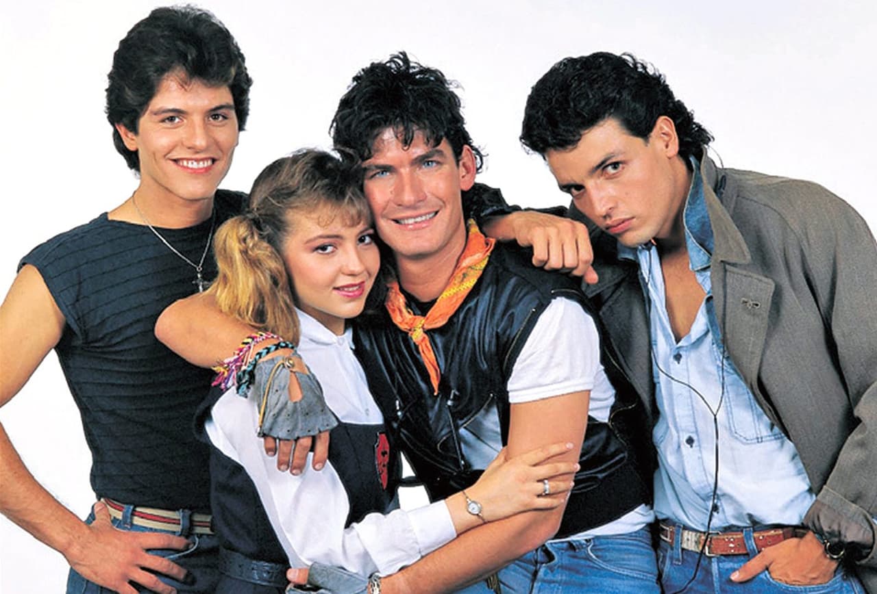 Famoso protagonista de la telenovela ‘Quinceañera’ presenta a su esposo tras 40 años de relación 