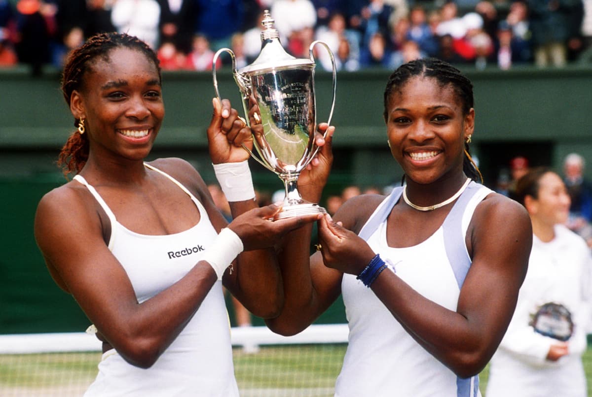 Yetunde Price, media hermana de Serena y Venus Williams, murió tras recibir un disparo mientras conducía en Compton, California.