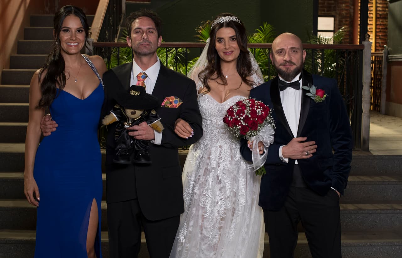 Te presentamos algunas de las fotos que se quedarán para el recuerdo de la boda de esta gran pareja en 'Vecinos'.