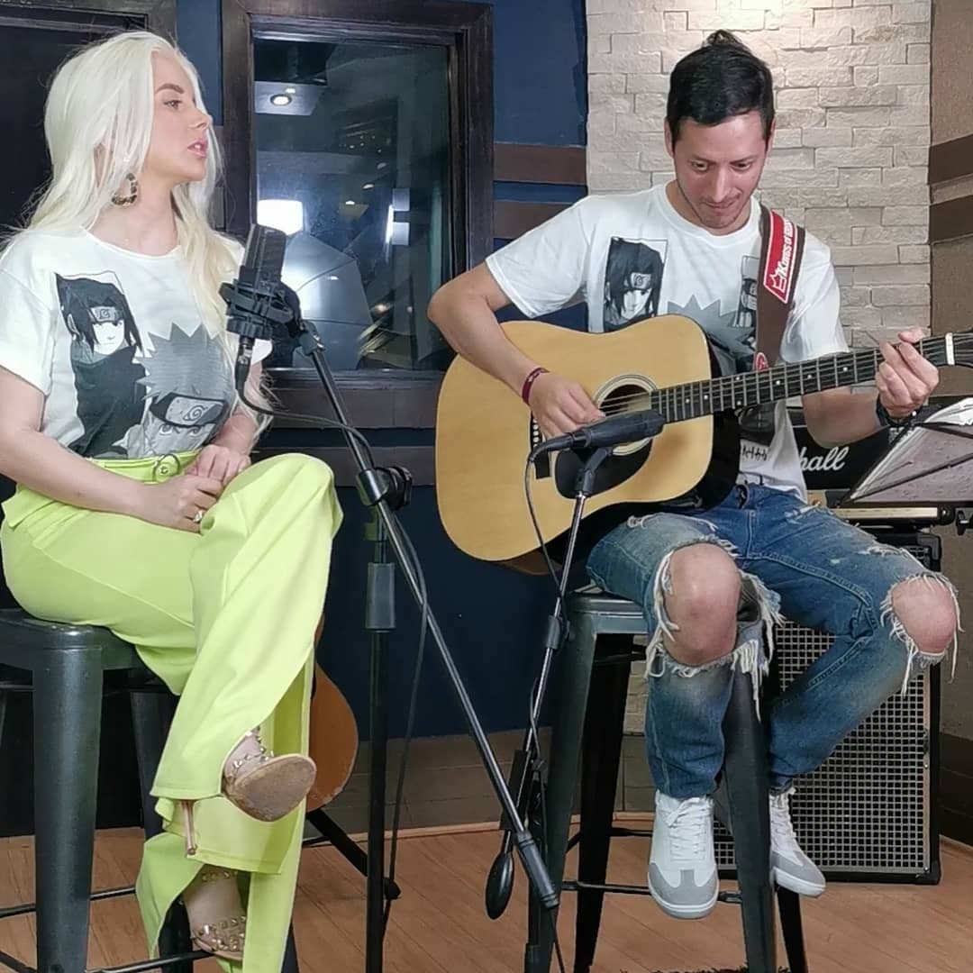Años después decidió alejarse de la televisión para centrarse en su faceta como cantante, la cual explota al máximo en la actualidad.