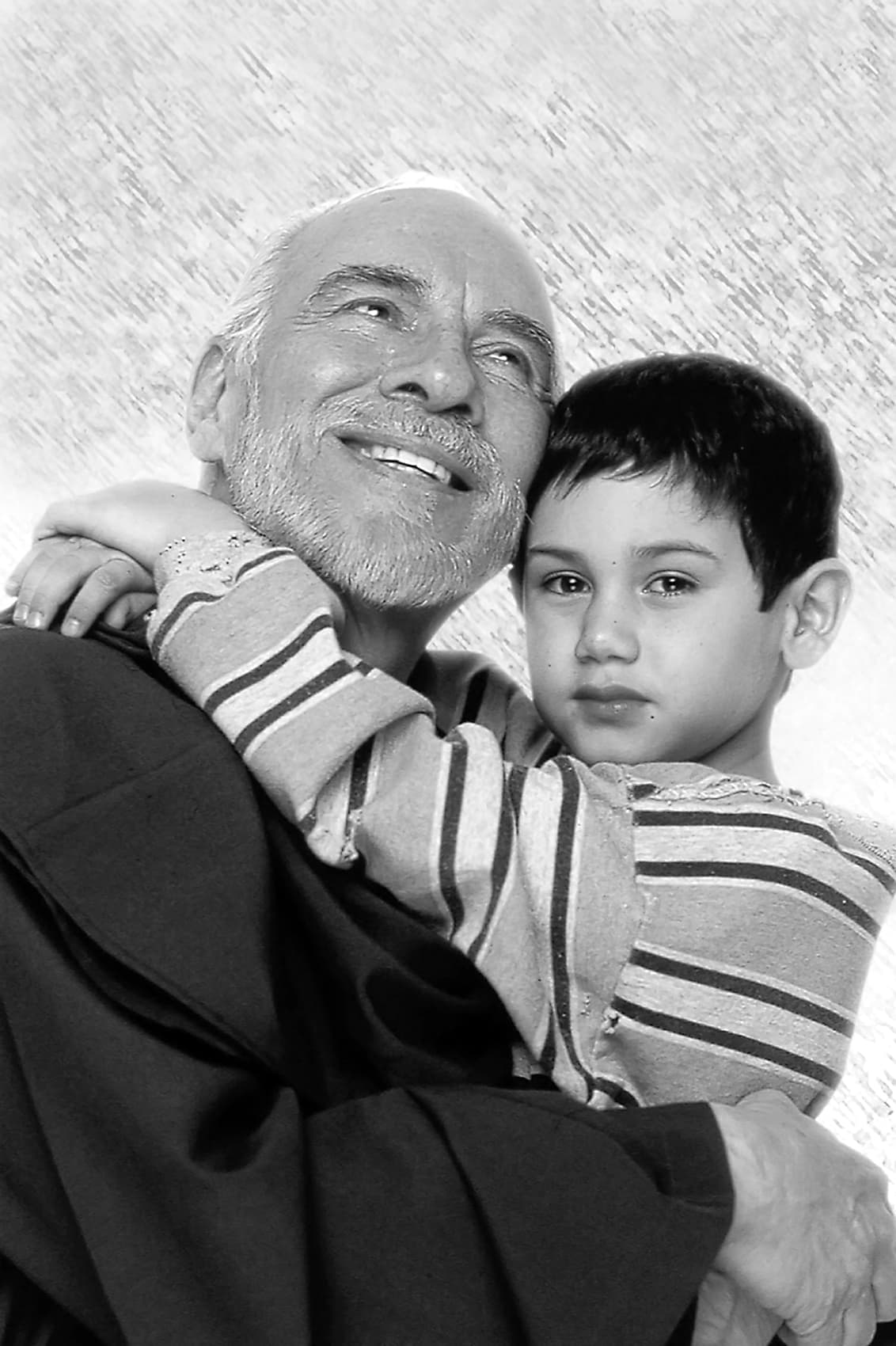 Un actor, simpático, profesional y generoso, así es como el gremio actoral recuerda al primer actor Aarón Hernán, quien falleció la noche del domingo 26 de abril de 2020 debido a un infarto a los 89 años de edad. A continuación hacemos un recuento de su fructífera carrera a manera de homenaje.