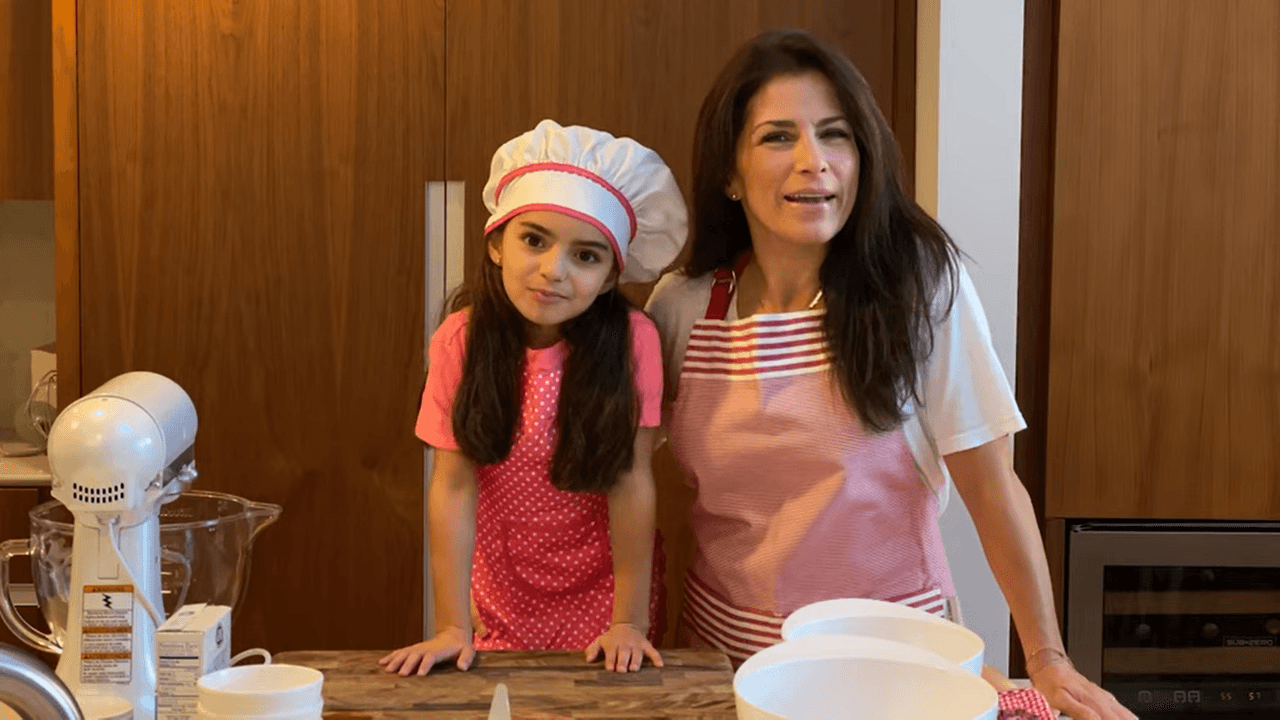 Aitana Derbez se disfraza de chef y le roba la atención a Alessandra Rosaldo: ‘Ya se ve enorme’