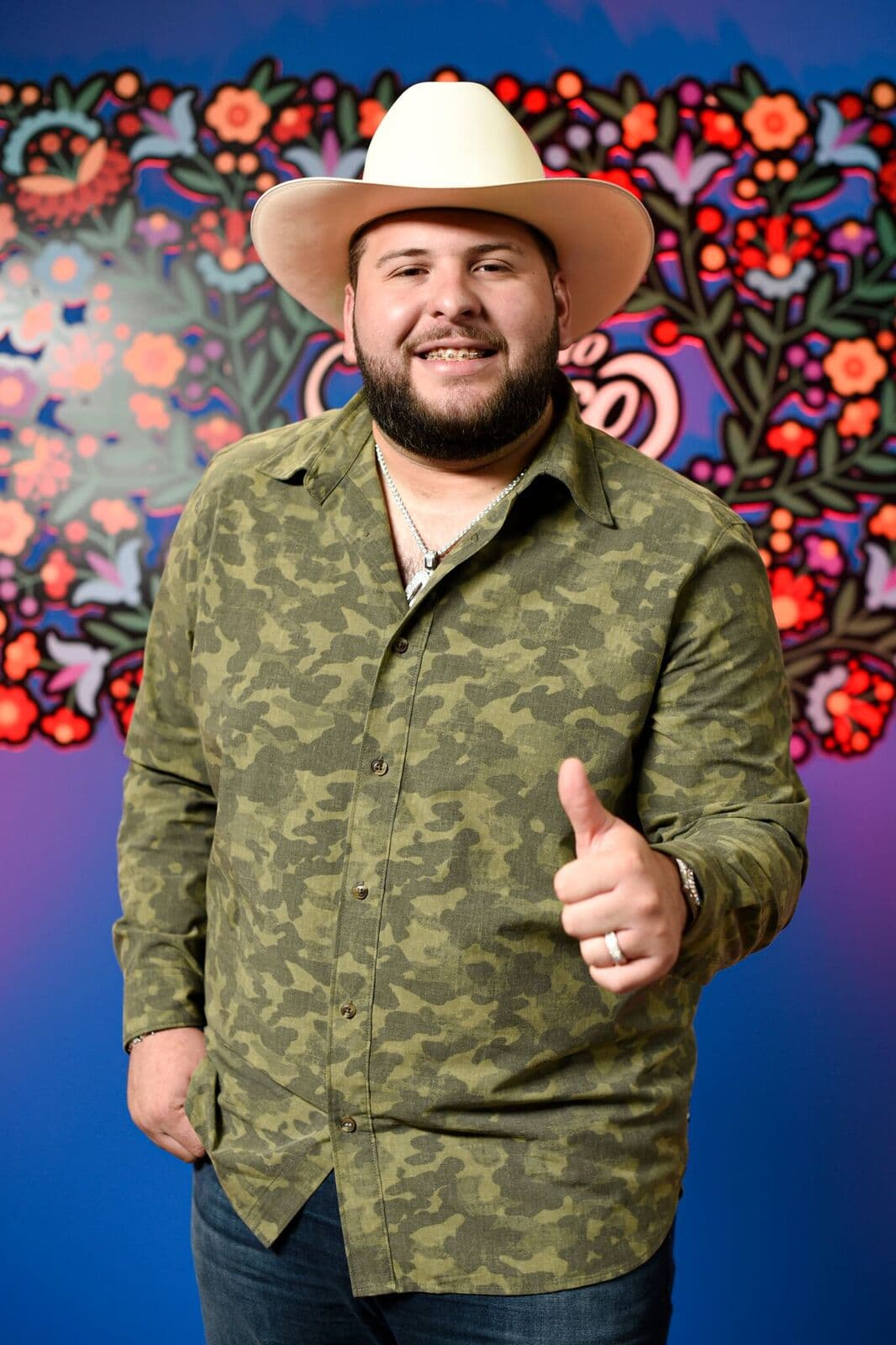 El Fantasma ha tenido un despegue importante en la música regional mexicana como un nuevo exponente que está cautivando multitudes.