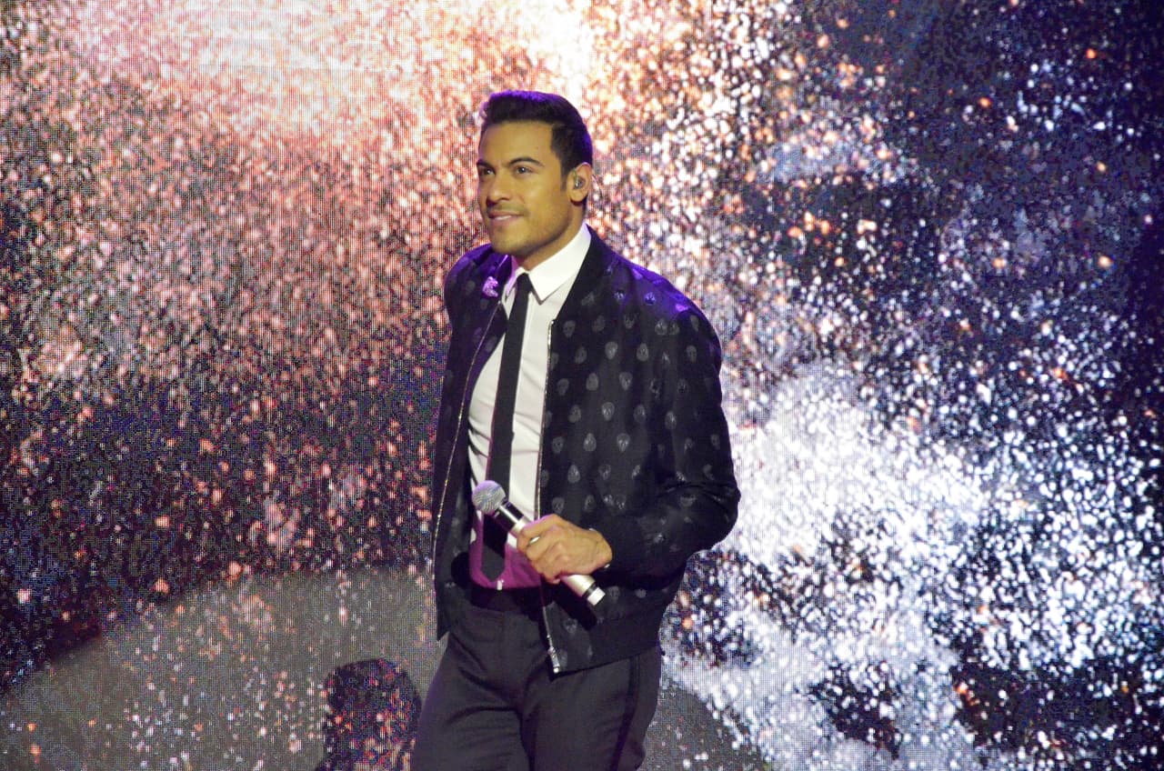 Afirman en redes que Carlos Rivera hizo playback en América contra Cruz Azul