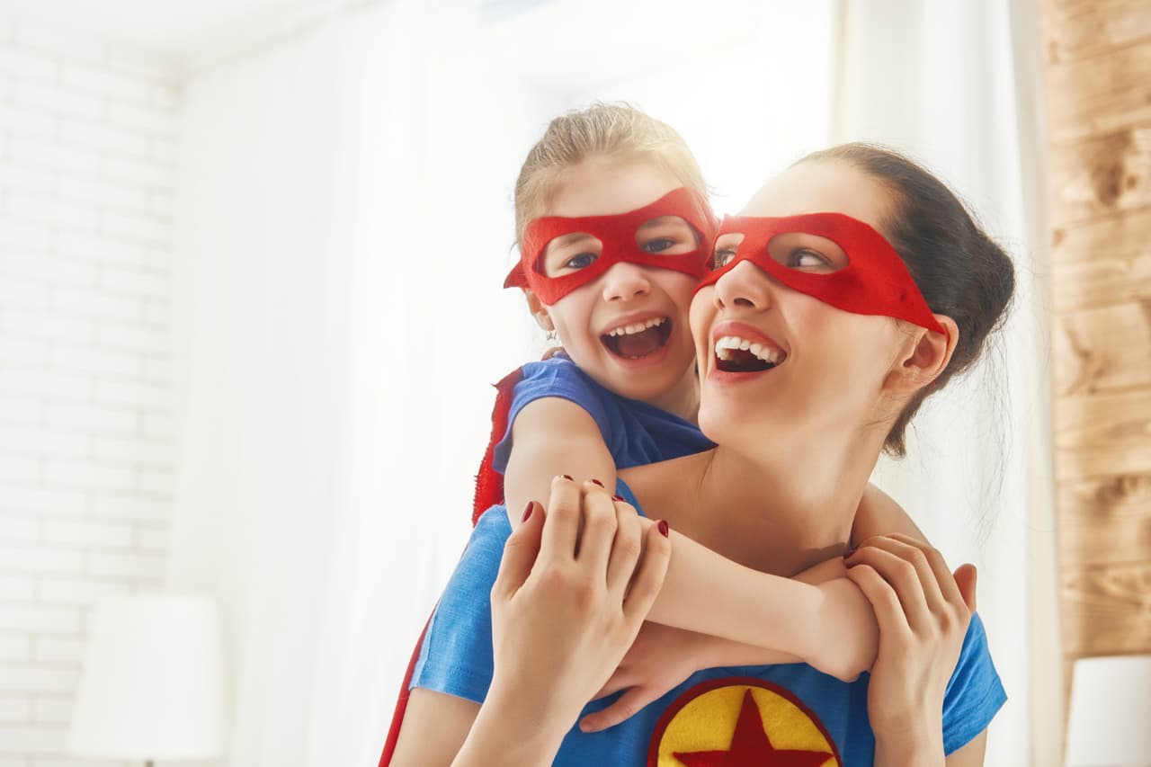 1. Te vuelves un superhéroe. Tu bebé siempre te admirará, buscará y observará porque querrá ser como tú.
