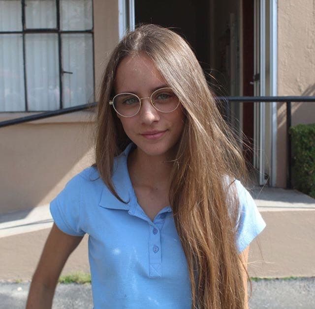 Azul Guaita interpreta a 'Camila Paz Contreras', la sobrina más grande de 'Nicolás'. Guaita hizo su debut en la pantalla chica en ‘Mi marido tiene más familia’, en 2018.