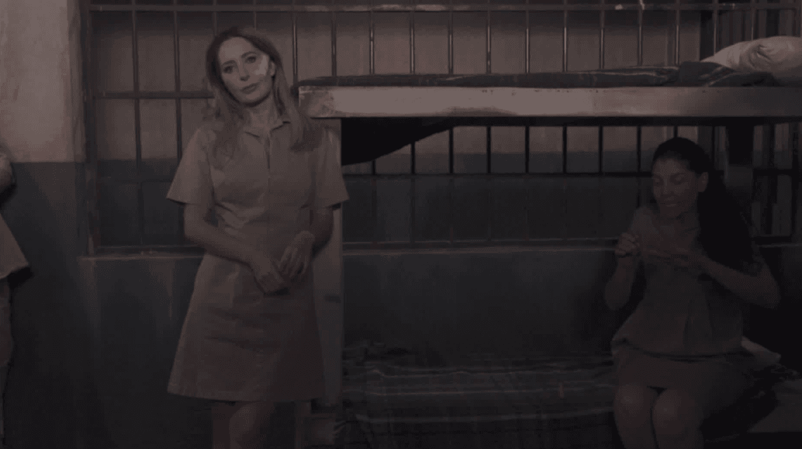 Paula, al final, busca hacerse dueña y señora de la cárcel