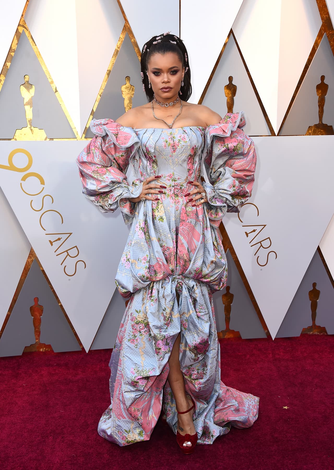 Andra Day se colocó como la peor vestida con un estrafalario vestido.