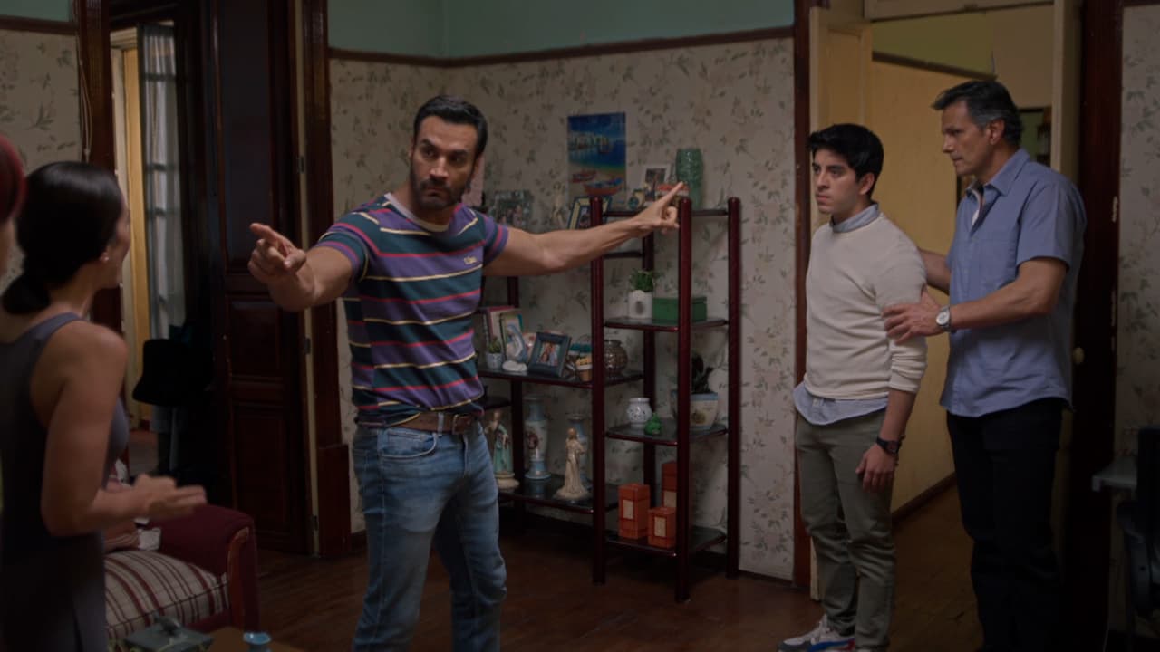 'Jerónimo' le pide a sus hijos no meterse en el asunto y notifica a todos que, como esa es su casa, se quedará ahí a vivir.