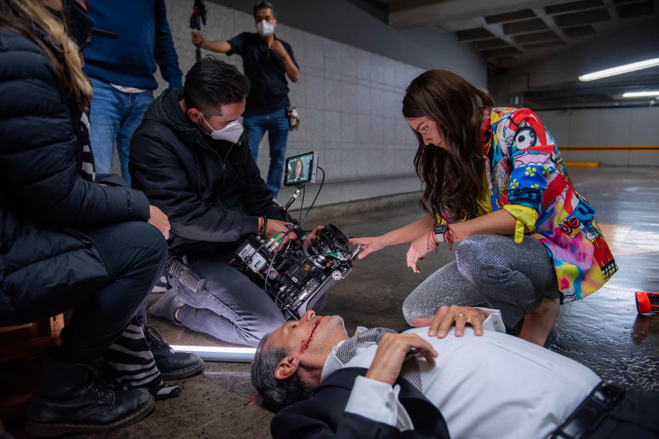 La actriz también grabó directo a la cámara cuando le pide a 'Don Alberto' estar tranquilo.