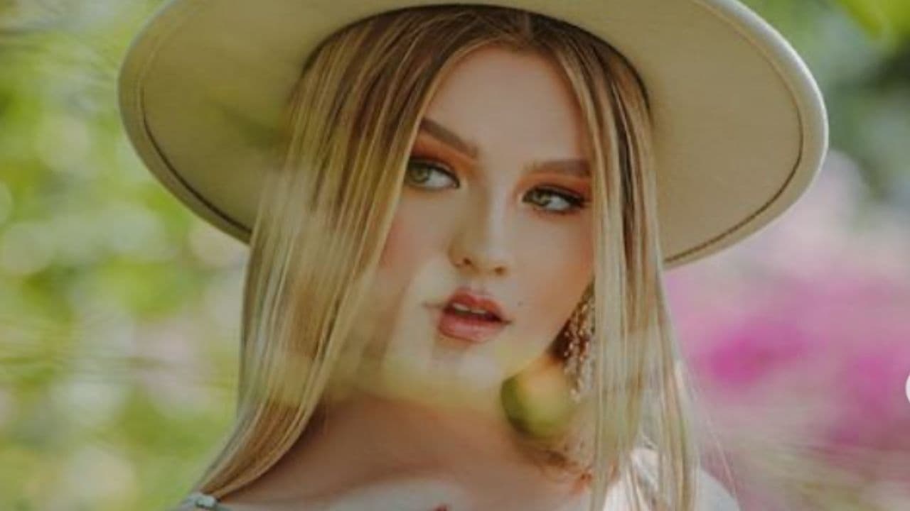 Isabella Tena luce idéntica a Angelique Boyer con este look primaveral